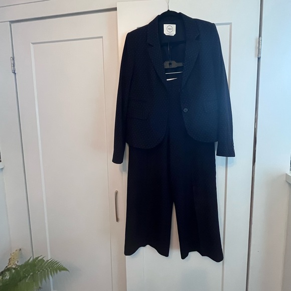 1901 Womens Suit with wide leg cropped trouser pant. Blue with micro red dots. - Picture 3 of 6